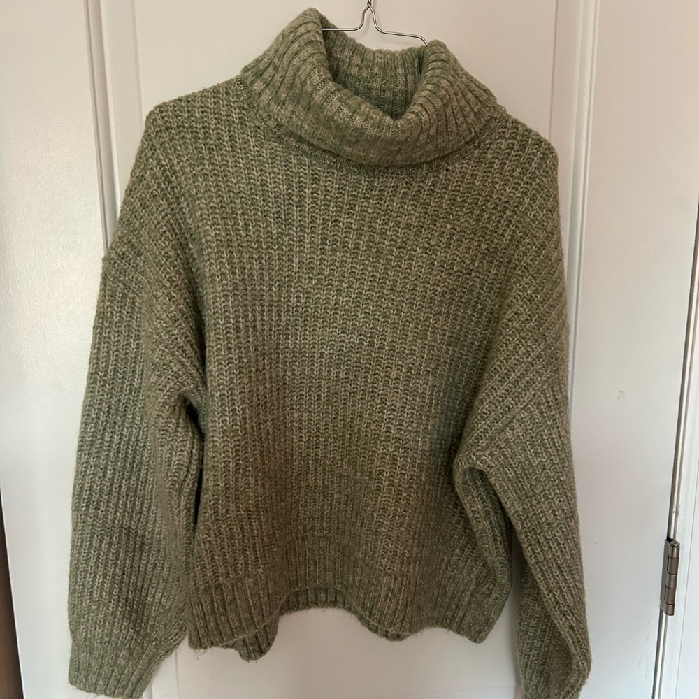 Old Navy Olive Knit Pullover turtleneck L